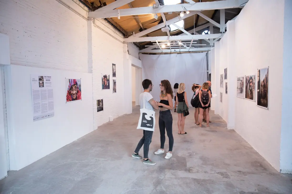 india-pakistan-who-are-you-who-gal0-01 Flyer of the exhibition 'India & Pakistan. Who Are You? Who Am I?' by Judith Döker, opening at Espronceda art and culture center in Barcelona on 26 July 2018.