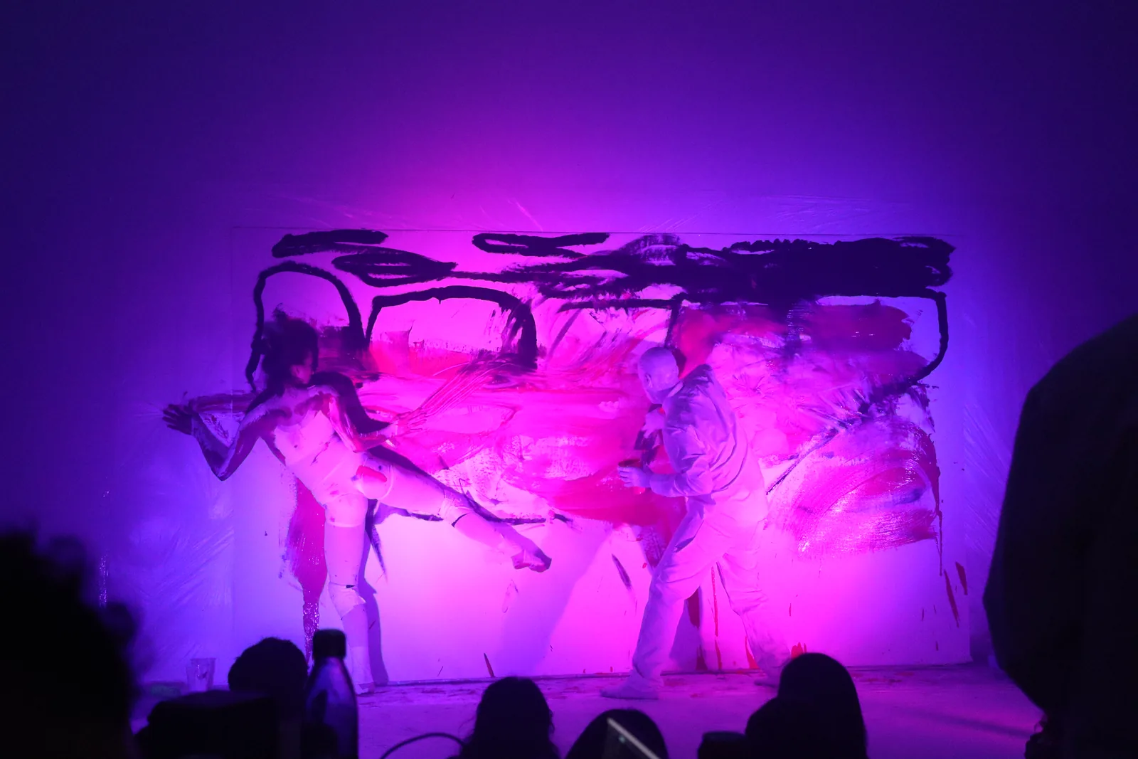 EXUVIA, instalación performativa en Espronceda