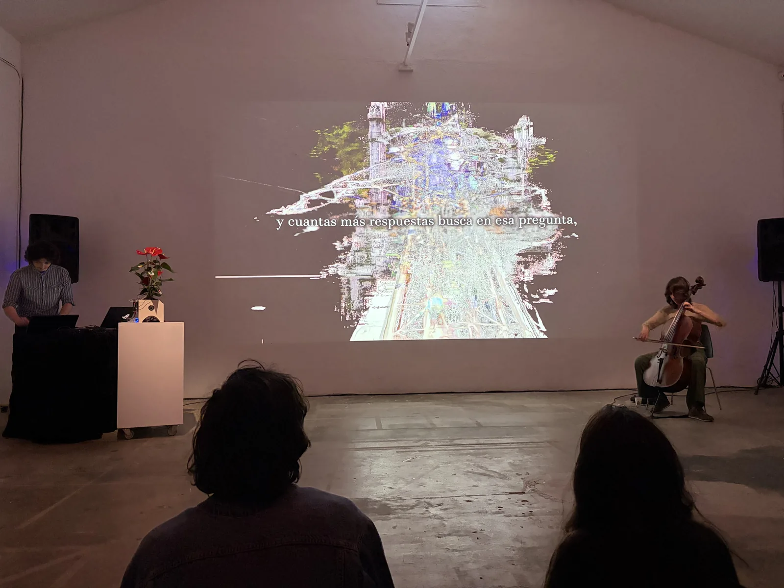 Simbiòtica, performance e instalación audiovisual de Pol Ros en Espronceda