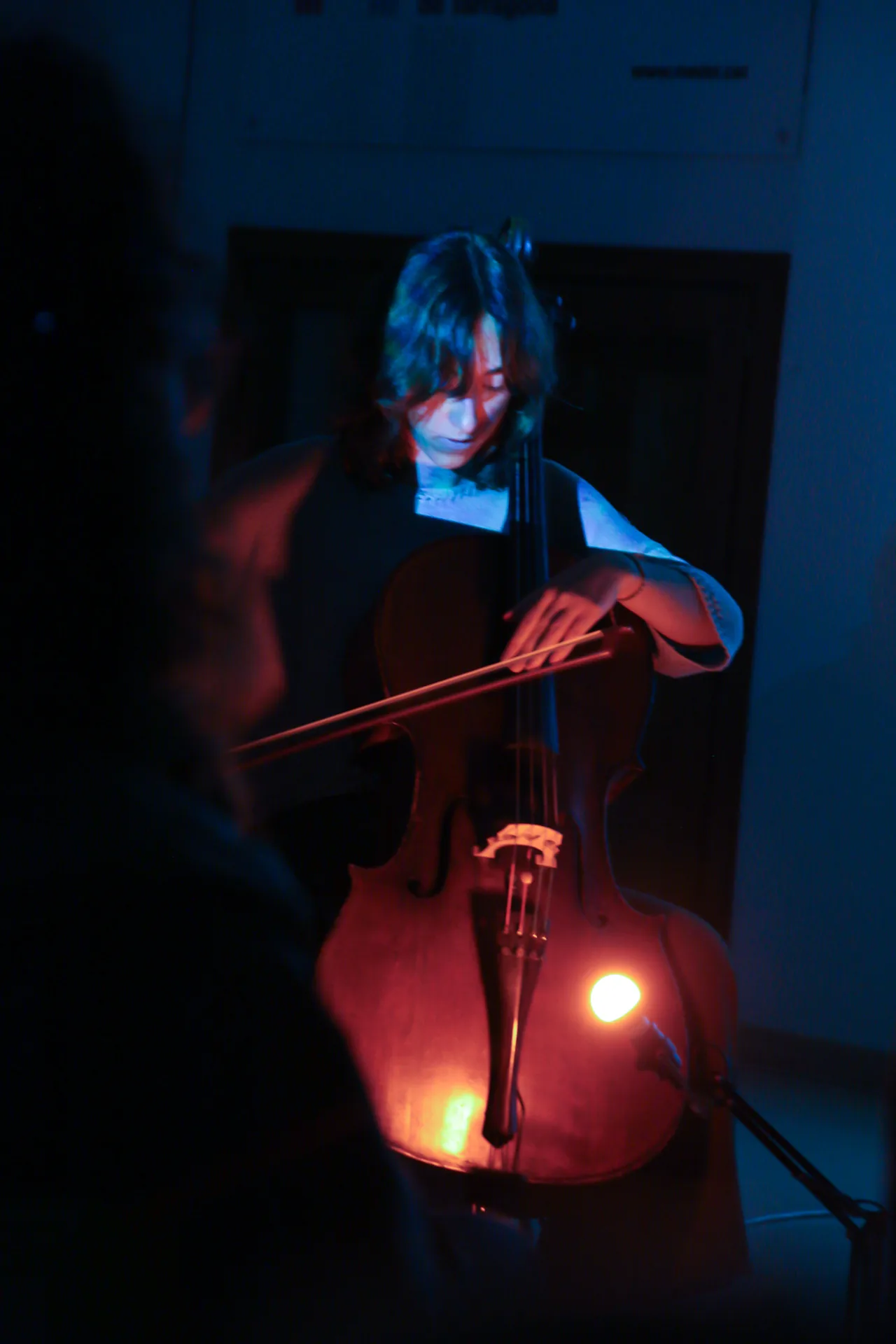 Simbiòtica, performance e instalación audiovisual de Pol Ros en Espronceda